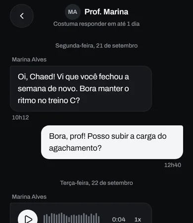 Tela de mensagens do app do aluno: conversa com a professora Marina, com texto e áudio.